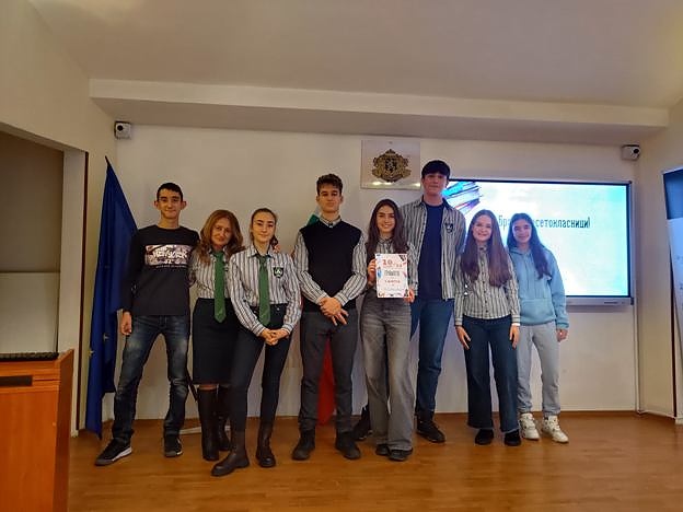 Десетокласници от ППМГ - Враца станаха първи на състезание по български език и литература