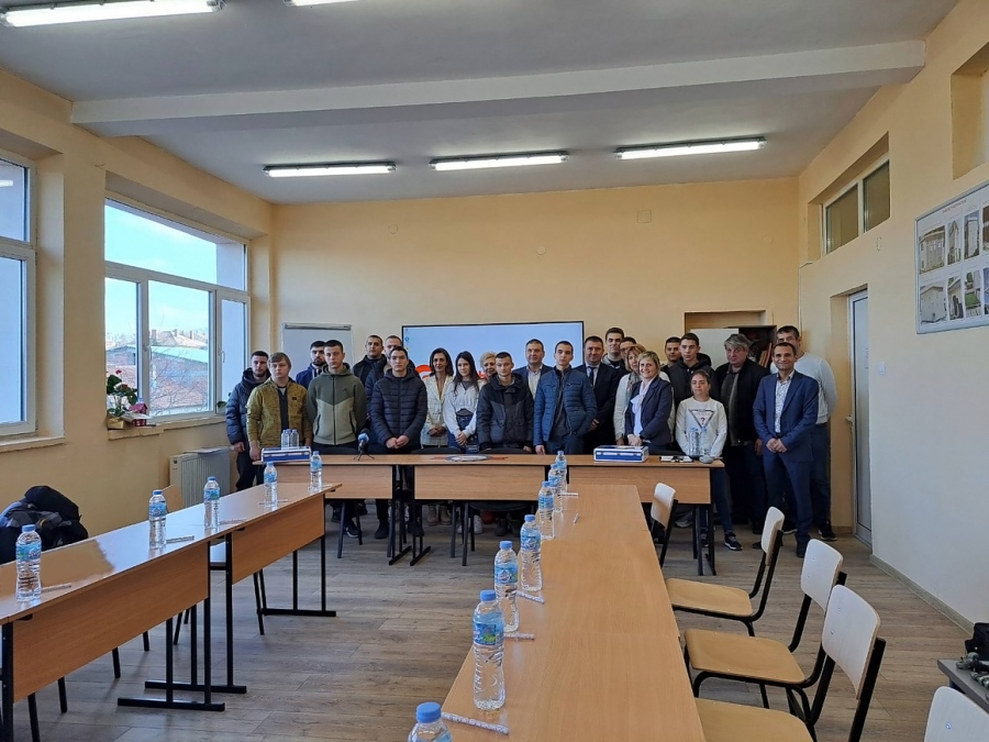 Електрохолд оборудва учебен кабинет по електротехника в Професионална гимназия по механоелектротехника – Плевен