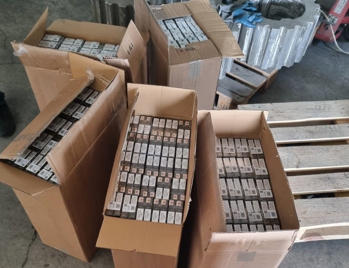 Задържаха 90 000 къса контрабандни цигари