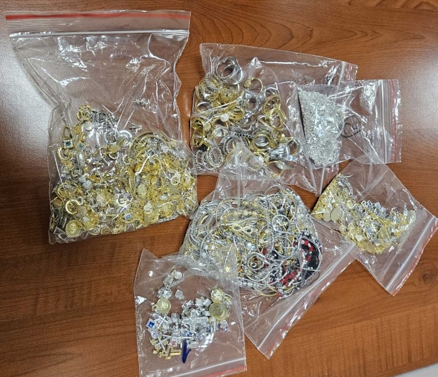 Задържаха над 1.3 кг контрабандни сребърни и златни накити на МП Малко Търново
