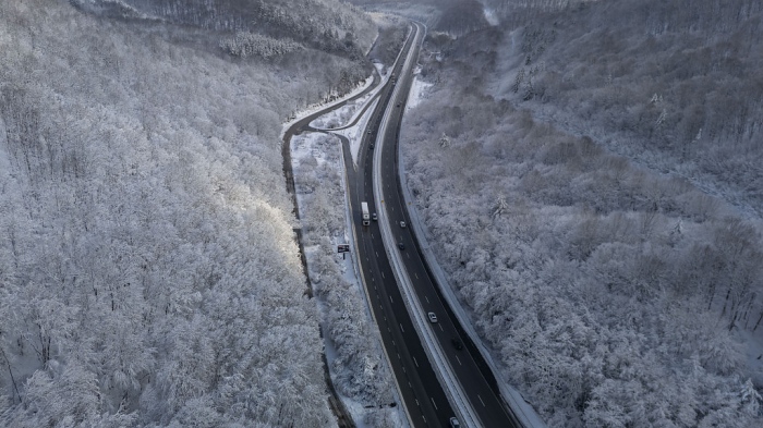 Над 700 машини почистват републиканските пътища