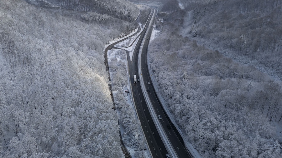 Над 700 машини почистват републиканските пътища