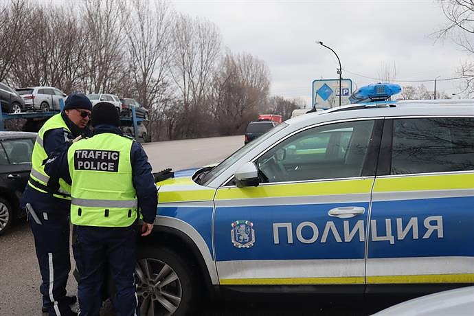 Пътна полиция започна засилени проверки за тежкотоварни автомобили с износени гуми