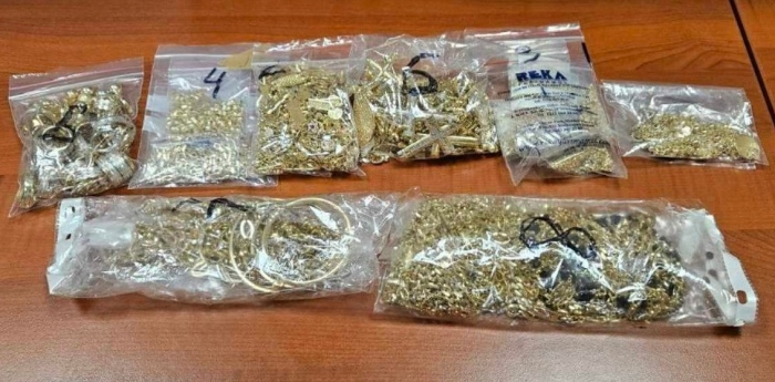 Близо 2 кг контрабандни златни накити откриха под ластичен колан на мъж