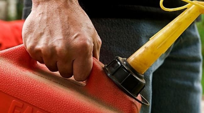 Източиха 640 литра дизелово гориво от товарен автомобил