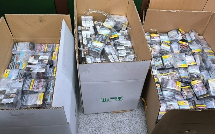 Откриха близо 50 000 къса цигари в ауспуха и други кухини на автомобил