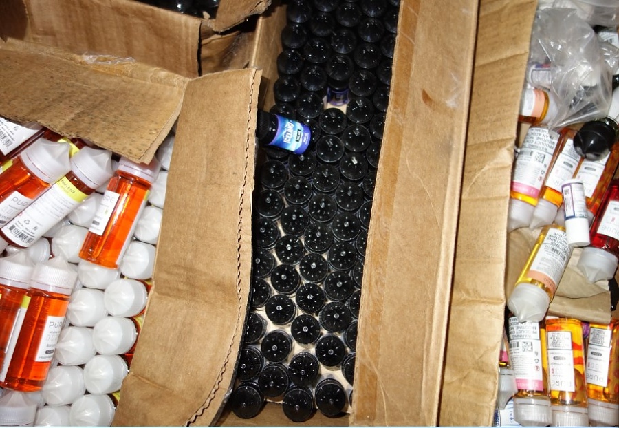 Иззеха 700 опаковки с безакцизна течност за електронни цигари