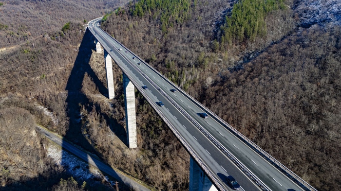 От петък до неделя движението на камиони над 12 т по АМ \"Хемус\" се пренасочва