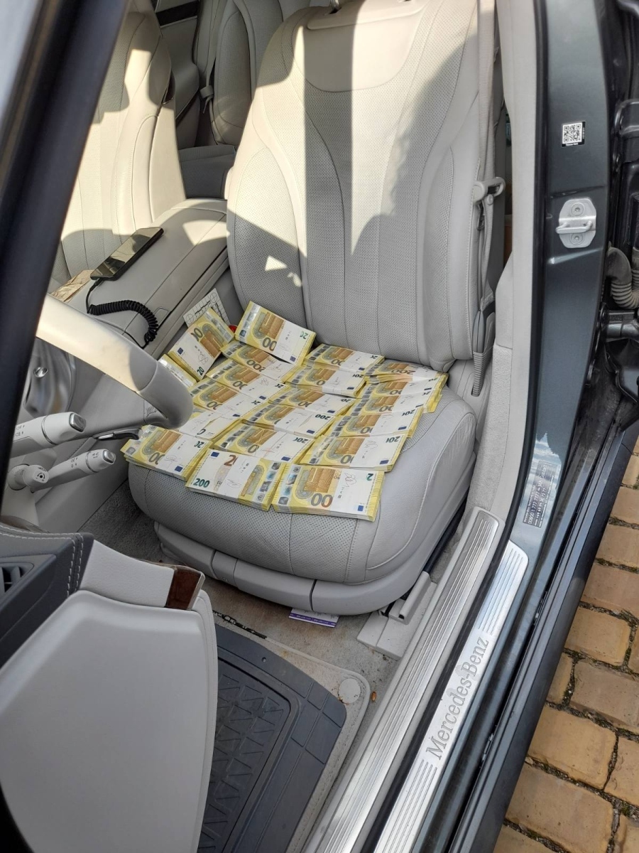 Задържаха румънска гражданка за кражба на 400 000 евро