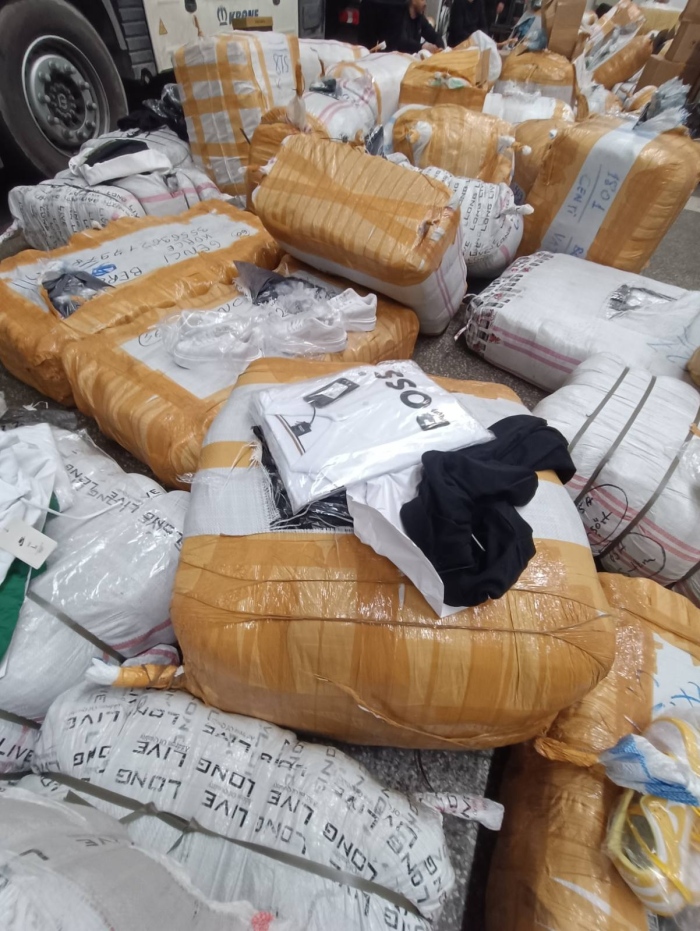 Задържаха близо 24 000 „маркови“ стоки на МП Капитан Андреево