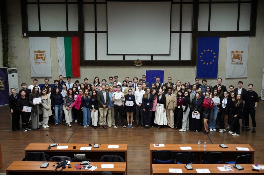 Ученици от ППМГ - Враца взеха участие в Модел на Европейския Съюз