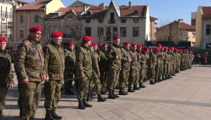 Ден на храбростта и българската армия: Защо младите хора избират пагона?