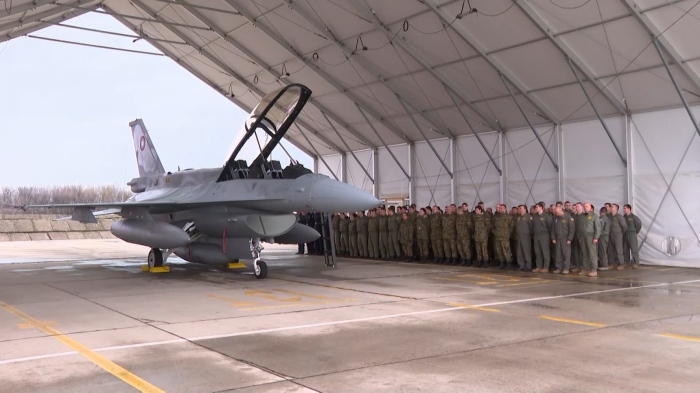 Заради проблема с F16 Радев разкритикува управляващите 