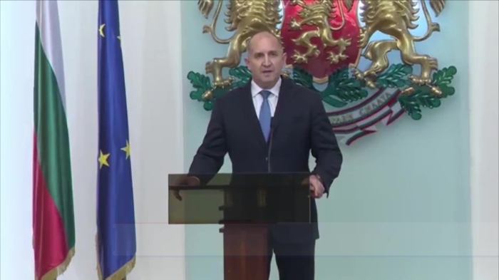 Извънредно: Президентът инициира референдум за еврото 