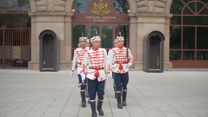 Радев внесе предложението за референдума: Вълна от коментари от партиите в парламента