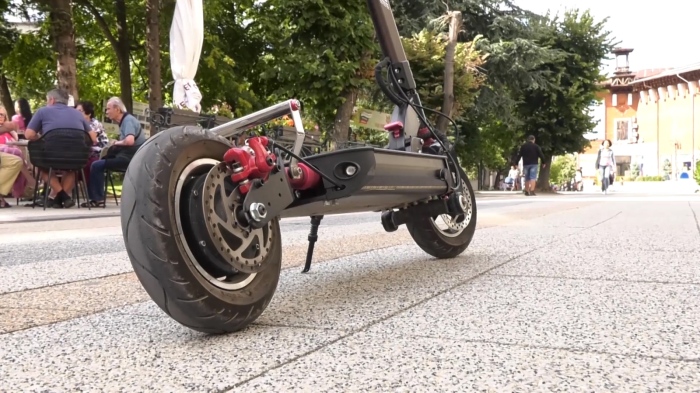 Въпреки санкциите: Продължават опасните ситуации с тротинетки във Враца 