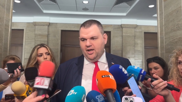 Пеевски отвърна на удара: Иска със закон да остави ПП-ДБ без субсидии и централи