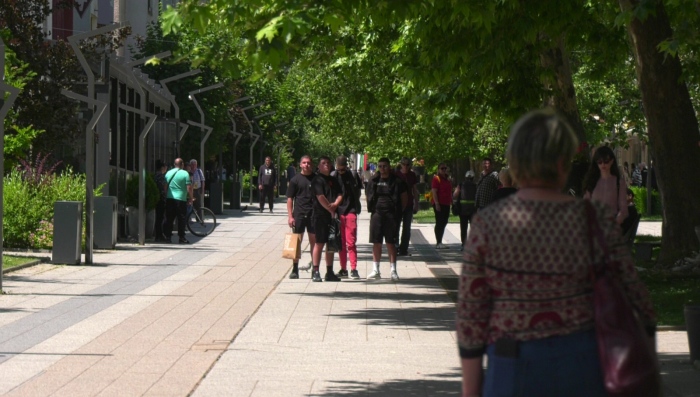 С вой на сирени: България почете подвига на Ботев