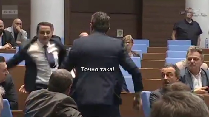 След положителния доклад: Блокада в НС и ръкопашен бой между депутати 
