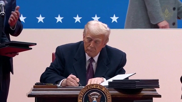 Безпрецедентно: Тръмп забрани граждани на 12 държави да влизат в САЩ