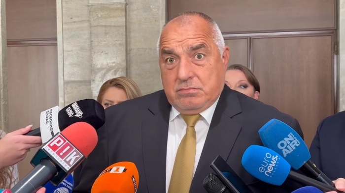 \"Планът \"Барбароса\" за саботаж на еврото“: Борисов и Петков в нов сблъсък - \"Величие\" готови да подкрепят ПП