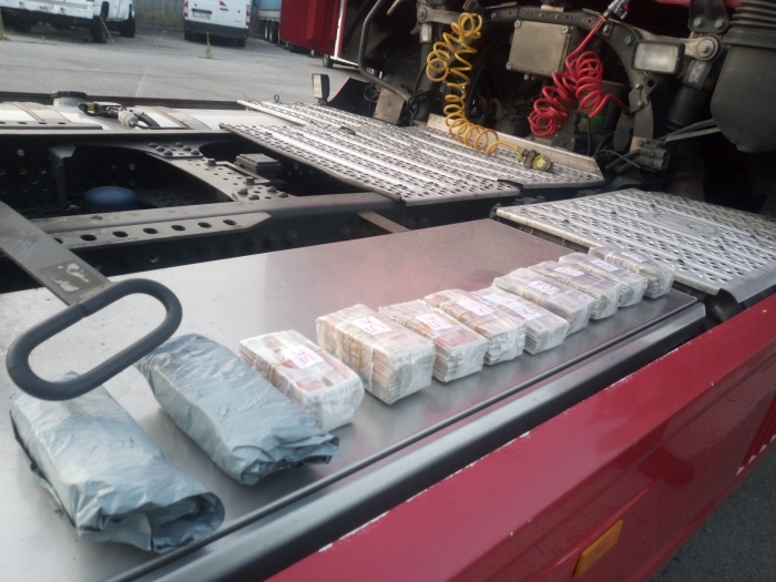 Иззеха над 200 хил. недекларирани британски лири при проверка на влекач