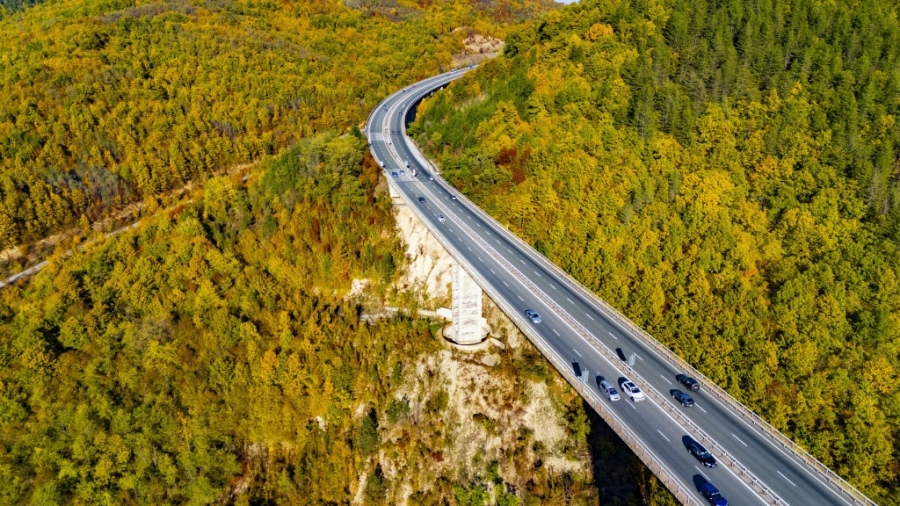 Камиони над 12 т може да бъдат отклонявани в района на тунелите „Топли дол“ и „Правешки ханове“ на АМ „Хемус“