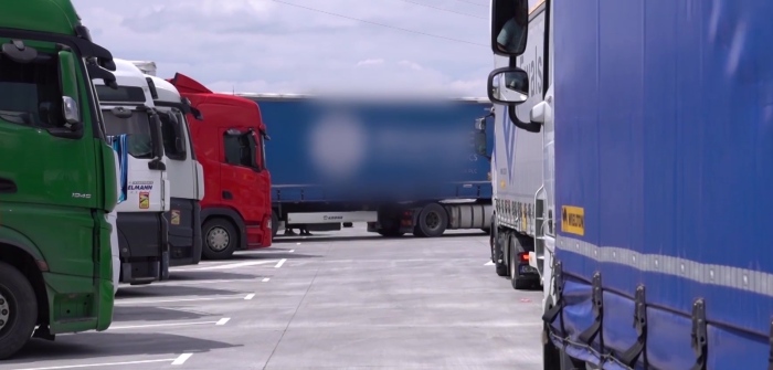 Заради високите температури: Ограничават тежкотоварния трафик в 14 области