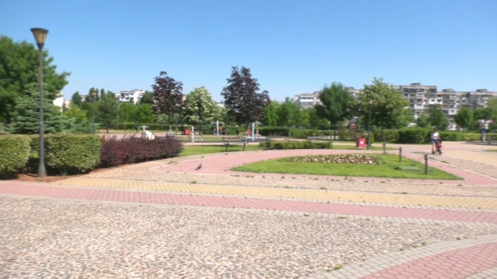 Малкият Дубай, но не съвсем: Паркът в жк \"Дъбника\" във Враца се руши 