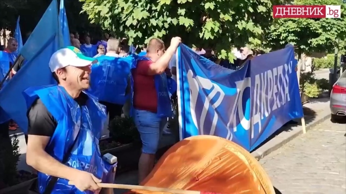 Транспортният протест в София успя служителите получават обещаните им 300 лв.