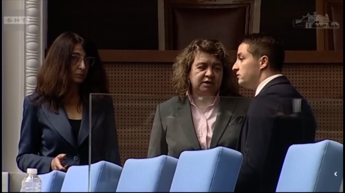 Окупация на трибуната: Ново напрежение между Божанков и Ганев в НС