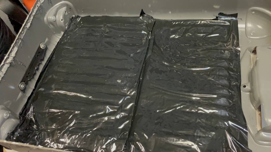 Откриха 1.6 кг кокаин в двойно дъно на куфар на столичното летище