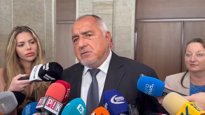 На дневен ред в кулоарите на парламента: Трети вот на недоверие, оставки и размяна на критики