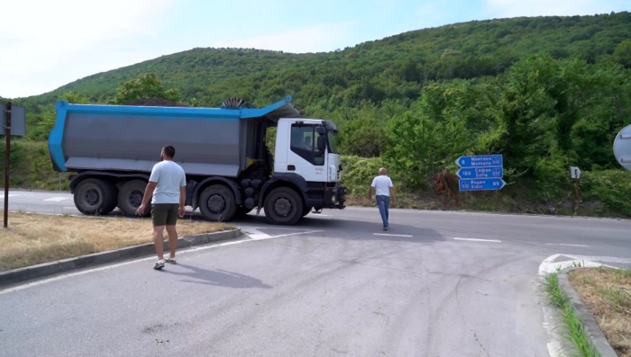 В сезона на пътуванията: Ремонтират опасна отсечка от главен път Е79