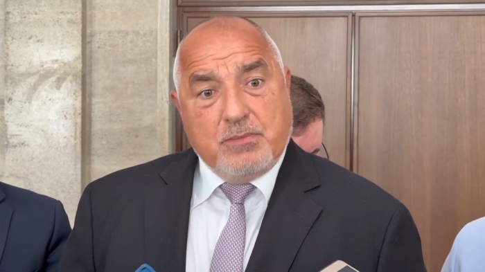 За политическото безвремие и морето: Борисов с поредна критична беседа в кулоарите на НС