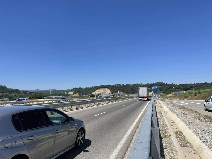 Пуснаха движението по пътя Мездра - Ботевград 