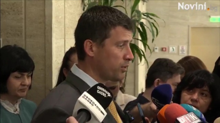 Дебати по третия вот на недоверие