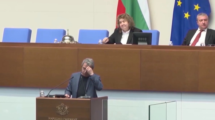 Заради думите на Тошко Йорданов: Слави Трифонов се извини на младите медици във фейсбук