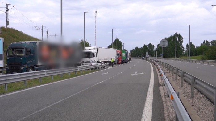 Спират тежките камиони в 7 области заради високите температури