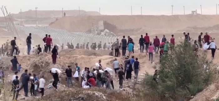 Докато чакат за храна: Близо 800 палестинци са убити на пунктове за помощи