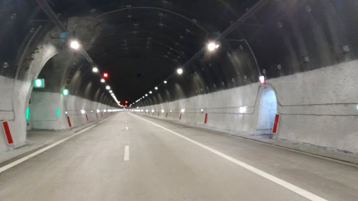 До 16 юли движението през тунел „Витиня“ ще се осъществява двупосочно в тръбата за Варна