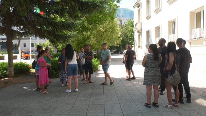 Незаконен кучешки приют?: Жители на Лиляшка могила излязоха на протест 