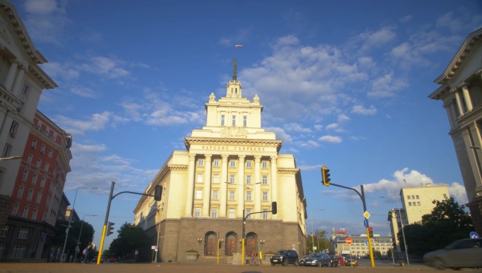 \"Домовата книга\" остава КС не успя да вземе решение