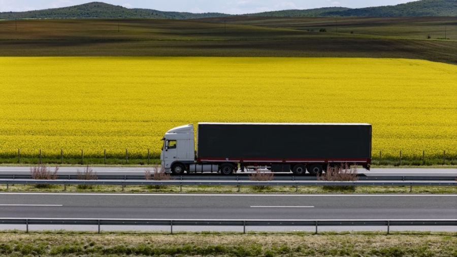 Ограничават движението на камиони над 20 т по определени участъци в 8 области