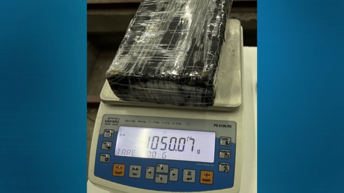 Задържаха над 1 кг кокаин. Мъж и жена ги скрили под багажника на колата