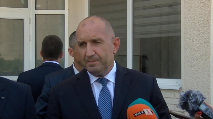 \"Погромът върху конституцията продължава\" Президентът Радев за \"домовата книга\"