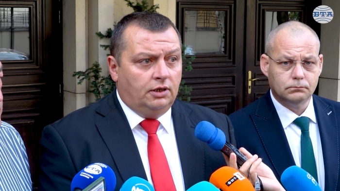 Гасят се пожари по въздух и суша. Тежка остава обстановката край с. Илинденци