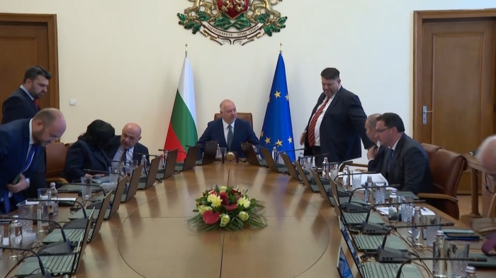 Купуваме летателна техника: Заради огнените стихии у нас