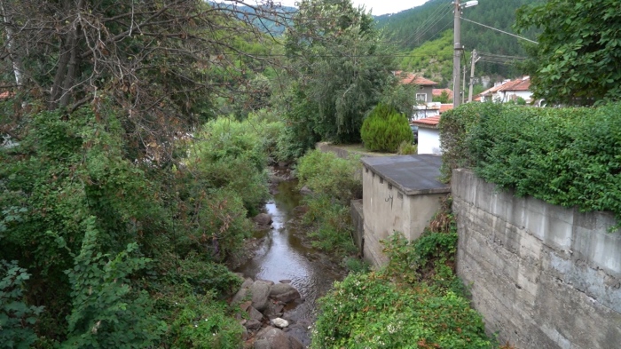 Срещу безводието. Чипровци подменя водопроводи