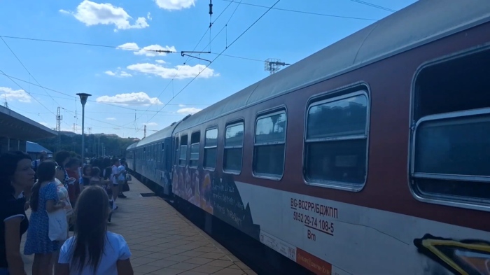 В няколко региона на страната: Автобуси сменят влаковете временно